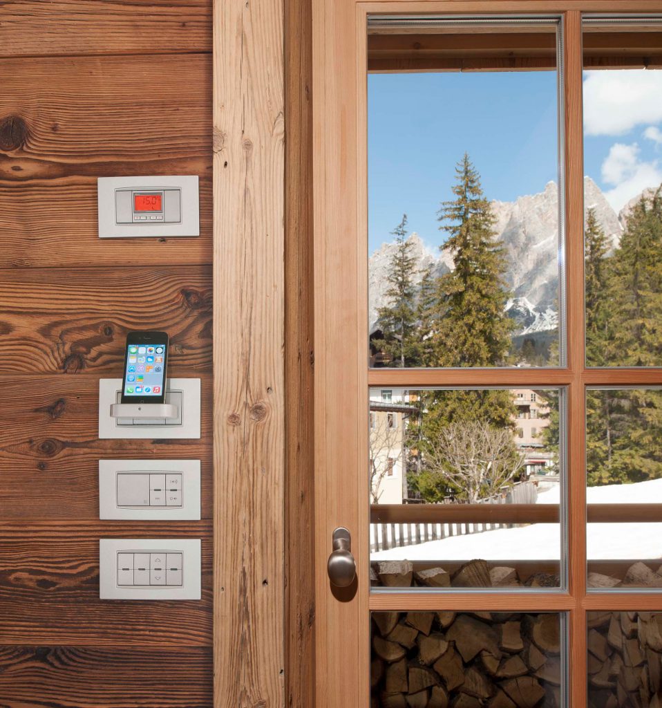 villa-cortina-serie-eikon-e-touch-screen-domotica-vimar-i7dez0