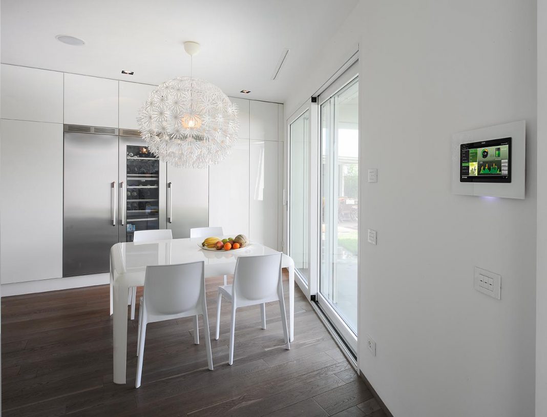 Află cât costă un sistem de casă inteligentă de 150 mp