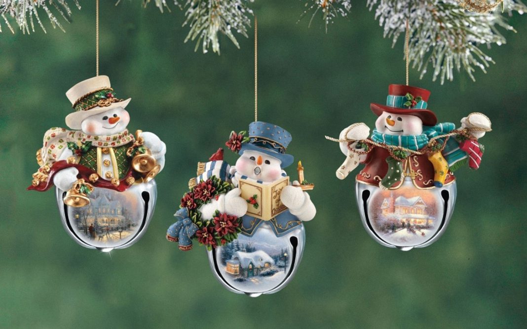 10 idei simple pentru depozitarea decoraţiunilor de Crăciun