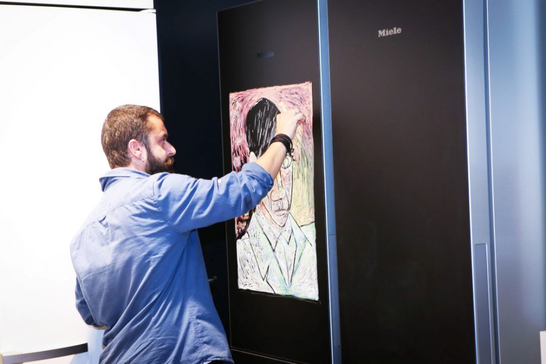 K20.000 BlackBoard Edition, un frigider cu front de tablă neagră de la Miele