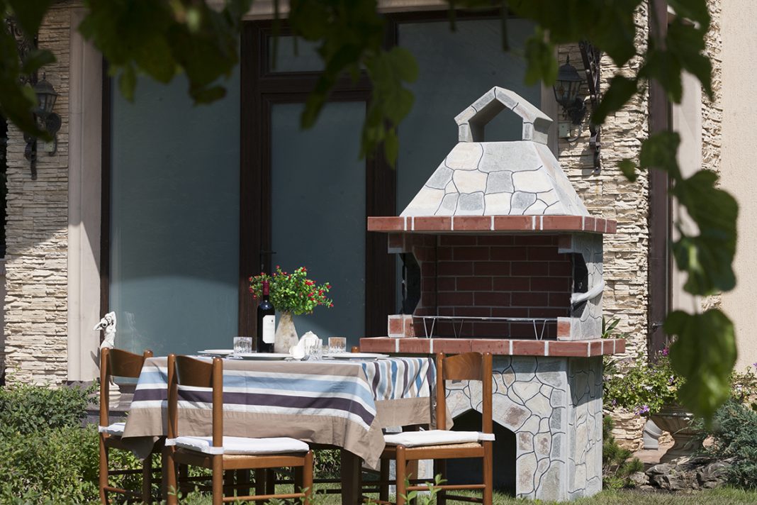 Cât de rezistent este un grătar la foc și cum se montează?