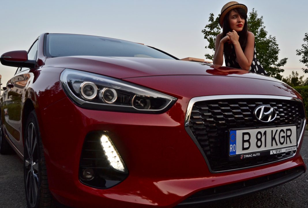 Fetele cochete aleg maşinuţele roşii