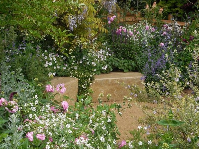 Şapte idei şic pentru o grădină spectaculoasă vara asta