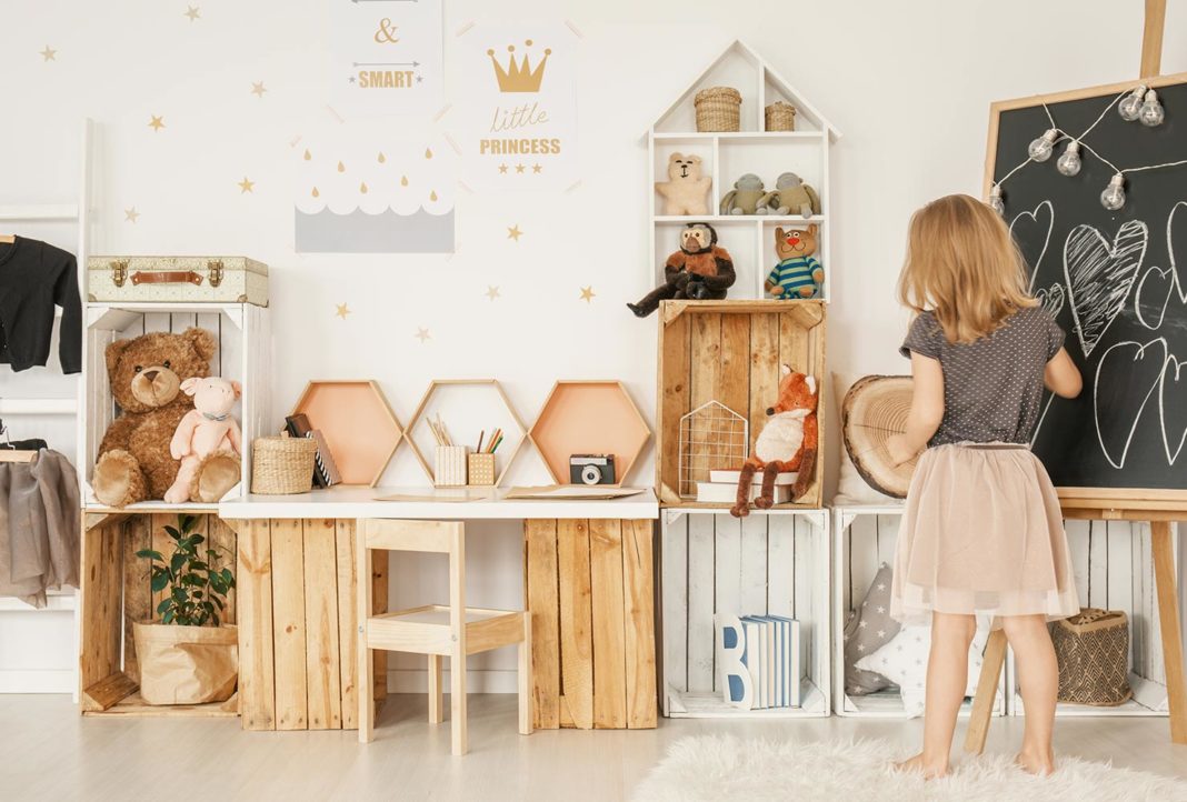 Idei de decorat camera copiilor pentru o curățenie ușoară