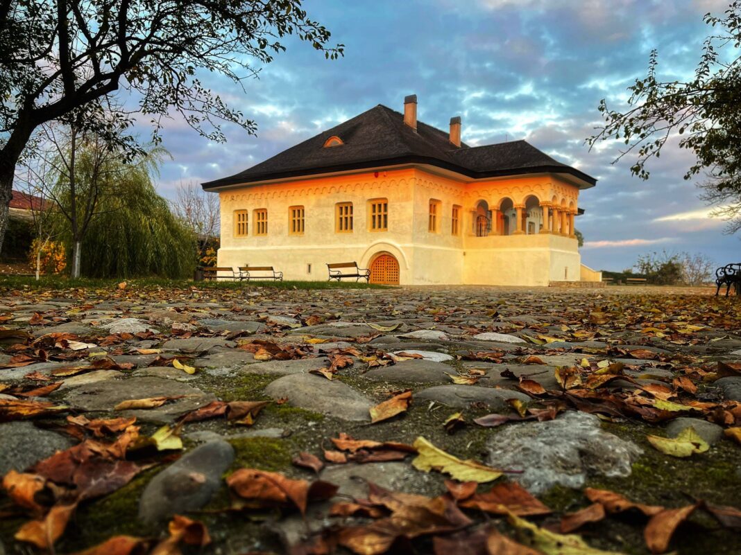 Conacul ”Pana Filipescu” din Filipeștii de Târg, o primă mostră de stil brâncovenesc