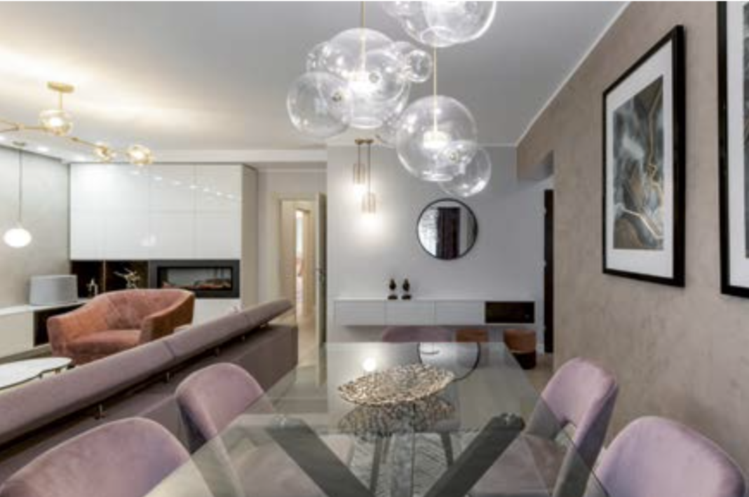 Un apartament în care atmosfera primitoare face casă bună cu toate noile tehnologii