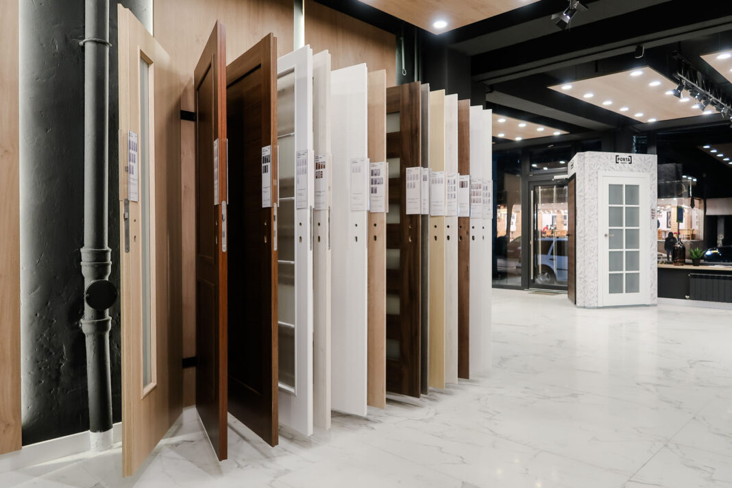 Cum alegi ușile de interior pentru a se potrivi ani la rând cu design-ul schimbător al locuinței?