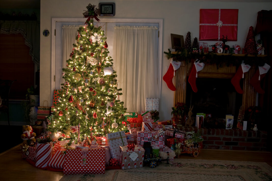 Locul din casă unde trebuie să așezi bradul de Crăciun. Cum să atragi sănătatea și bunăstarea în viața ta