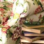 Fotoliu în stil clasic cu o tapiţerie florală