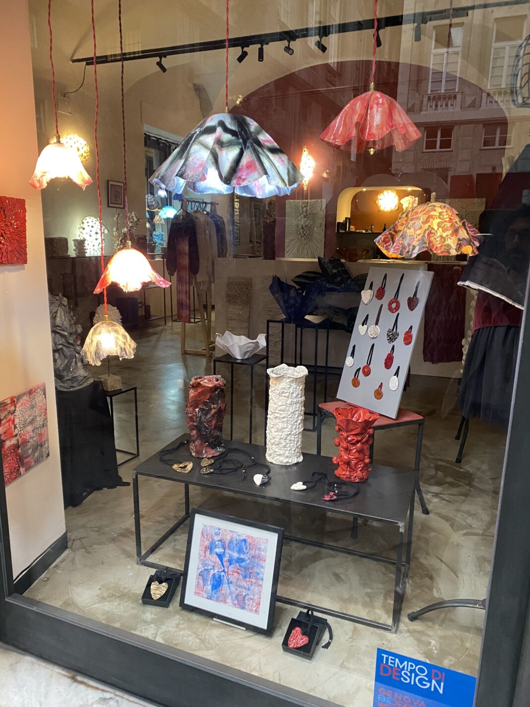 Plasticul – material ideal pentru mobilă, mai ales dacă este gândit de designeri