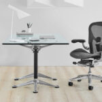 Poţi folosi la birou un scaun elegant sau unul moern dotat ci toate facilităţile