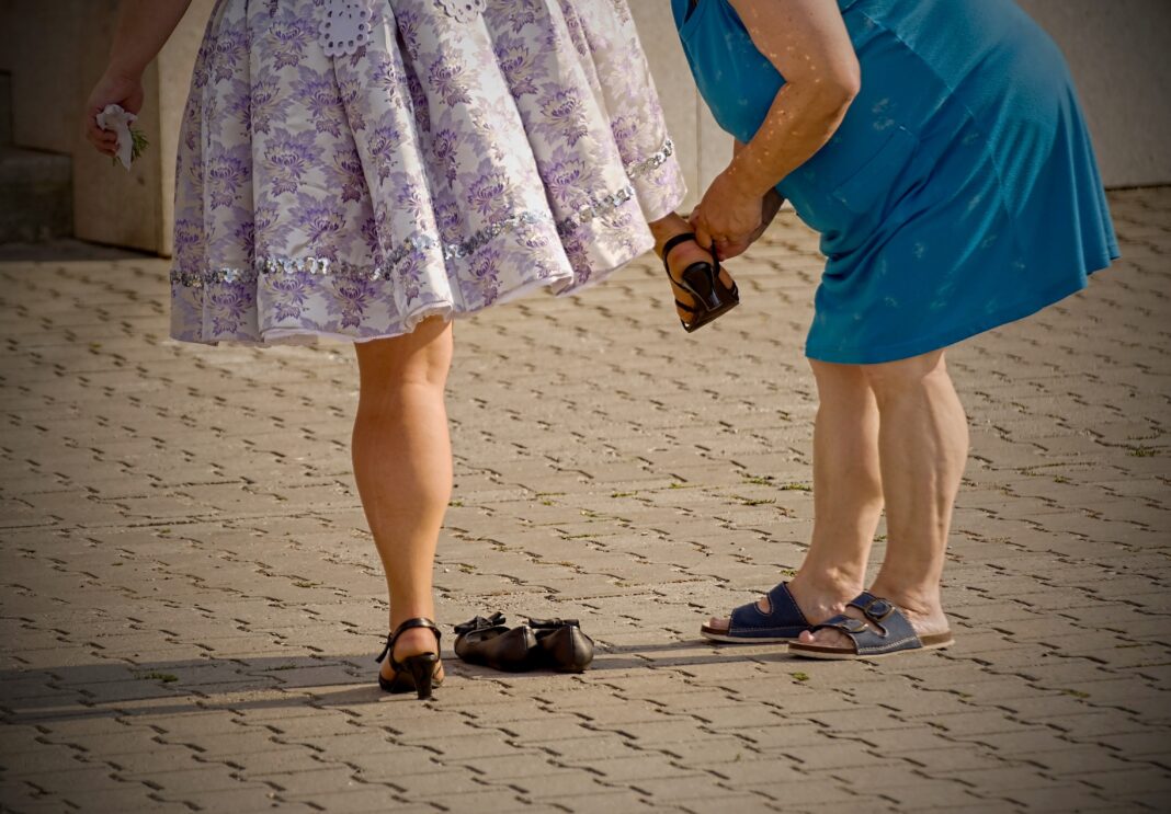 Cum să îți lărgești încălțămintea strâmtă, fără să o strici