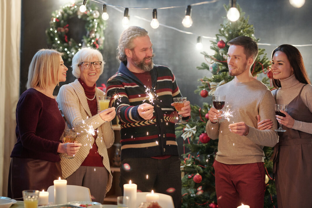 Cum să aranjezi casa pentru un Revelion acasă: Idei de decor și ornamente pentru o atmosferă de neuitat