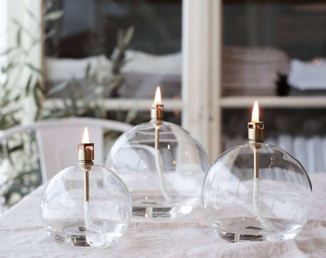 Ghid complet: Cum să creezi o atmosferă relaxantă cu tămâie naturală și lămpi cu ulei de parafină