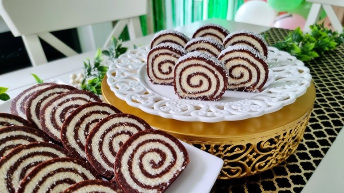 Prajitură de sărbători: Ruladă cu cocos tip salam de biscuiți