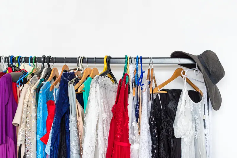 Rochia din piele, eleganța rebelă a sezonului: Sfaturi pentru ținute rafinate și moderne