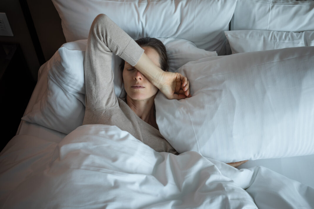 Perimenopauza și menopauza pot afecta sănătatea emoțională. Cum poate fi adaptat dormitorul pentru un somn mai bun Perimenopauza și menopauza pot afecta sănătatea emoțională. Cum poate fi adaptat dormitorul pentru un somn mai bun