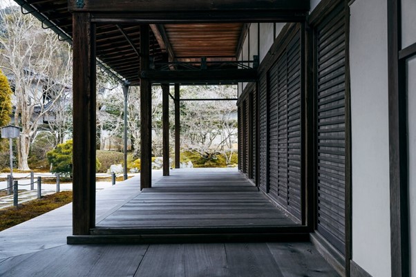 De la o terasă obișnuită la un colț de paradis cu pergole retractabile