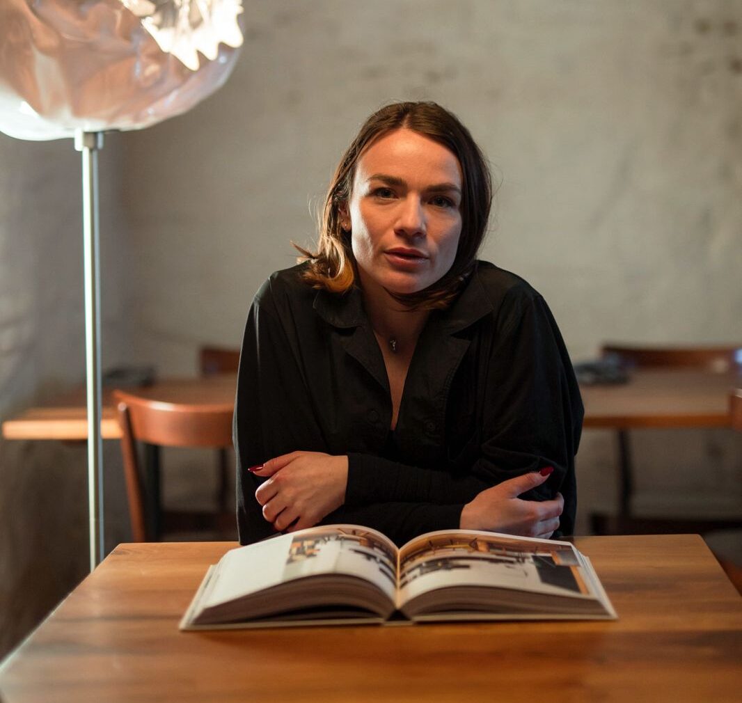 Diana Buga, designerul care creează cu lumină: „Procesul meu creativ este o călătorie pe care oamenii o susțin și o dezvoltă”