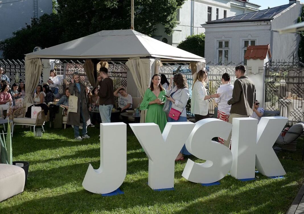 Vezi colecția JYSK de mobilier și accesorii de grădină pentru vara 2025