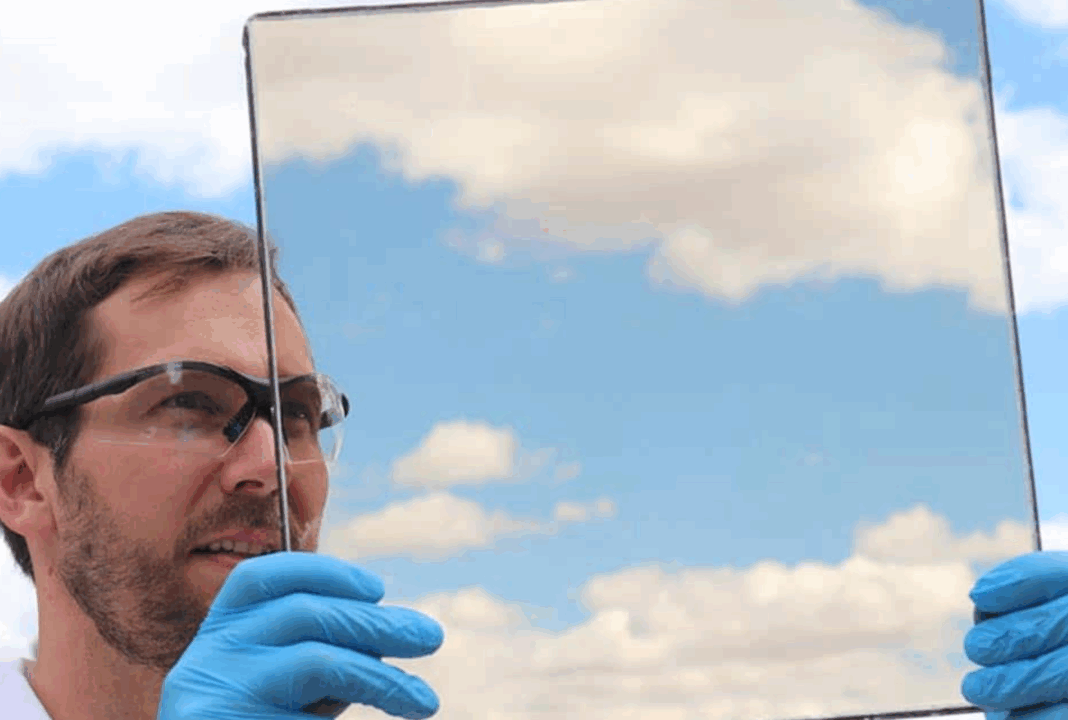 Panouri solare invizibile care arată ca niște ferestre, cu peste 35% mai eficiente