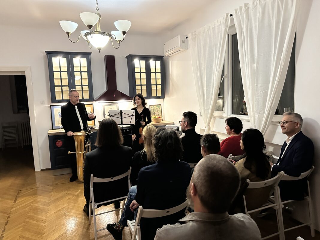 Concert inedit de tubă și violă la sediul Linkspr: începutul unui spațiu pentru micro-evenimente culturale